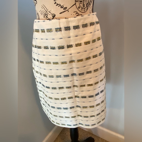 LOFT cream & multi-colored pattern skirt, sz 4 - Picture 3 of 5
